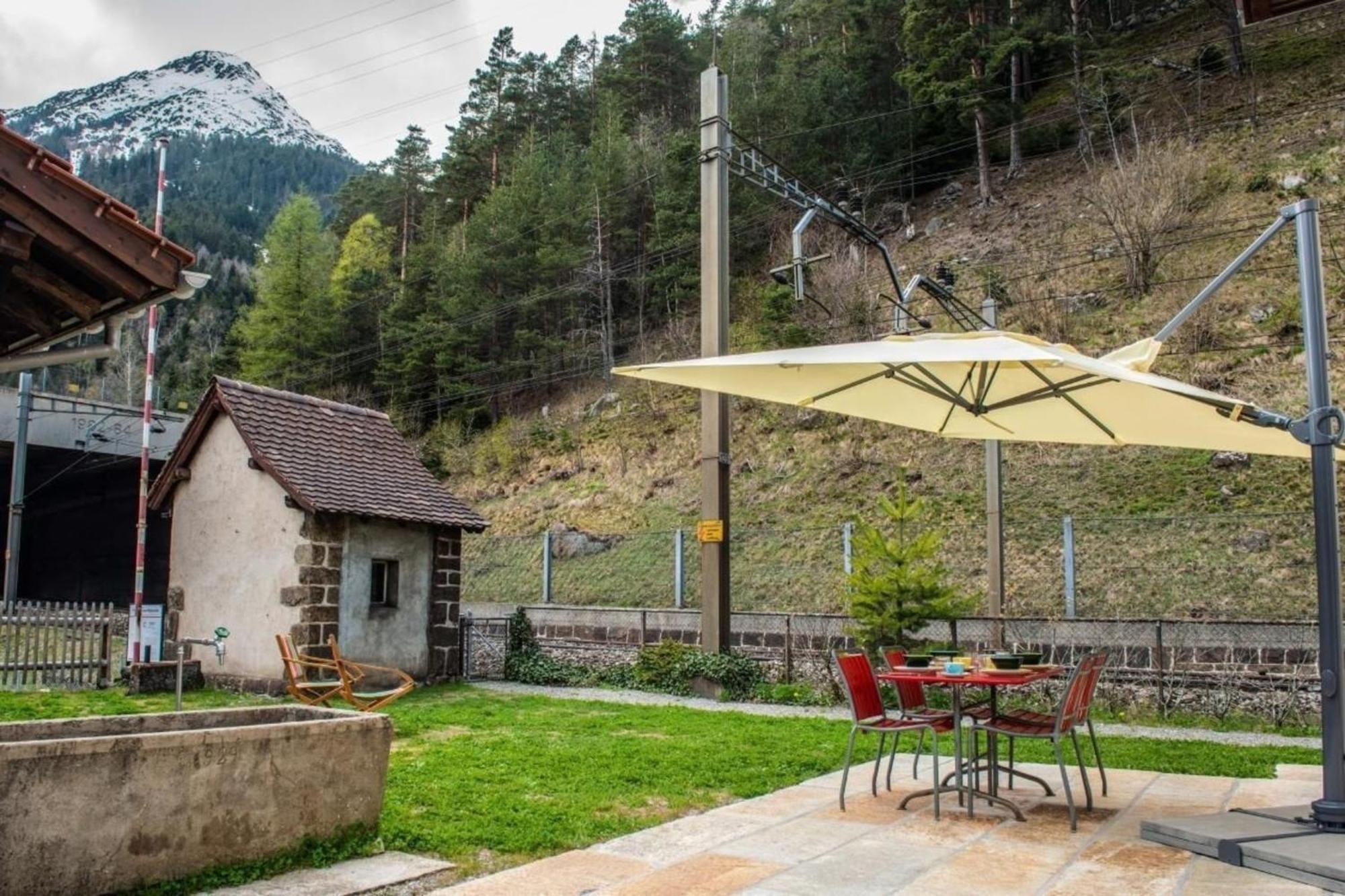 Villa Bahnwaerterhaus Eggwald Wassen Exterior foto