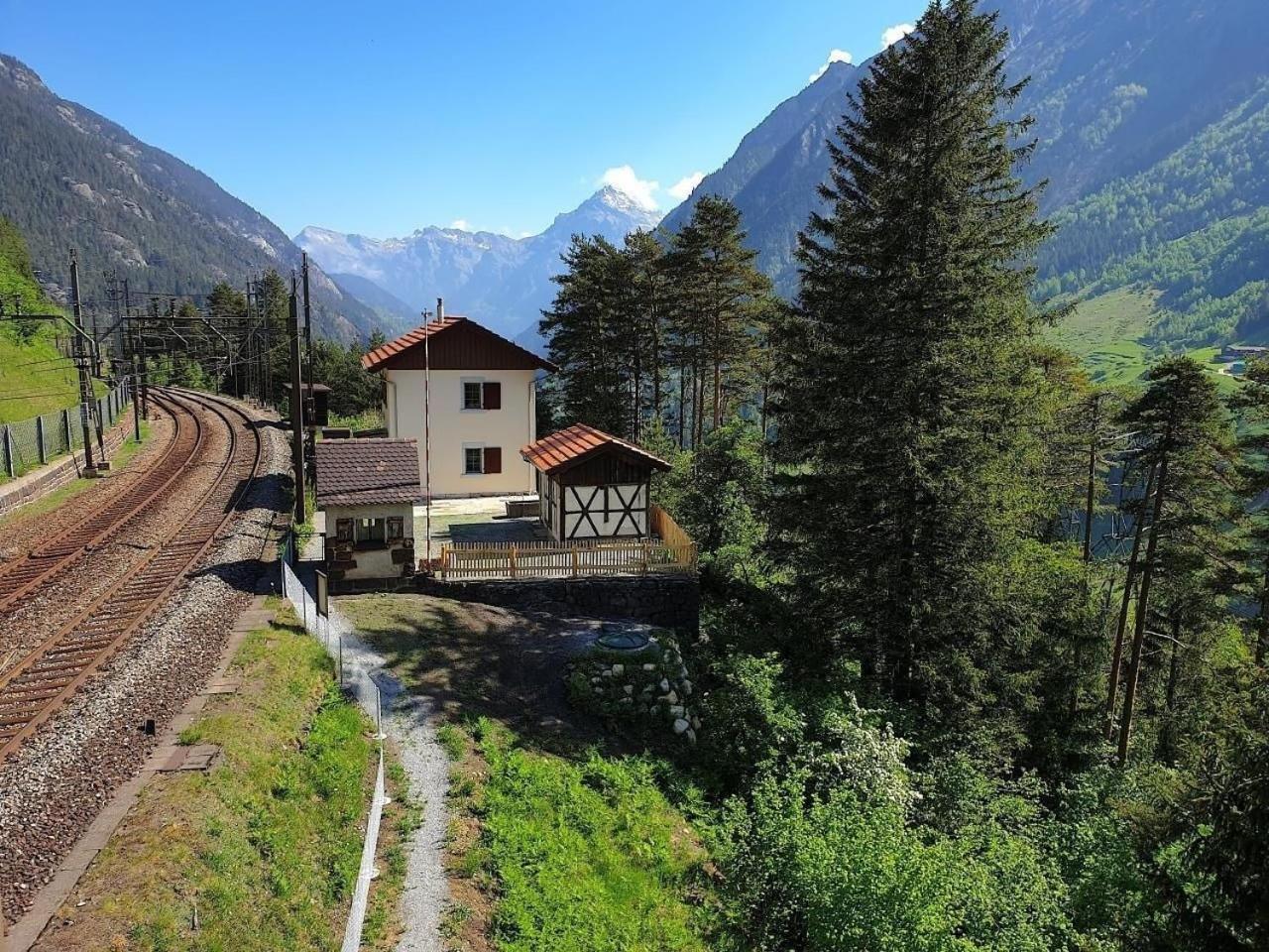 Villa Bahnwaerterhaus Eggwald Wassen Exterior foto